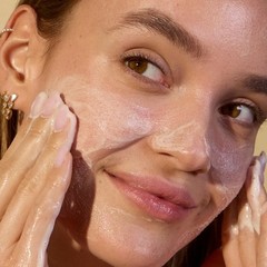 Acure Resurfacing 1% Glycolic Acid & Unicorn Root Cleanser Exfoliating Face Wash