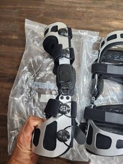 Set ISO Preferred Medium Left & Right OA Dual Upright Hinge ROM Knee Brace