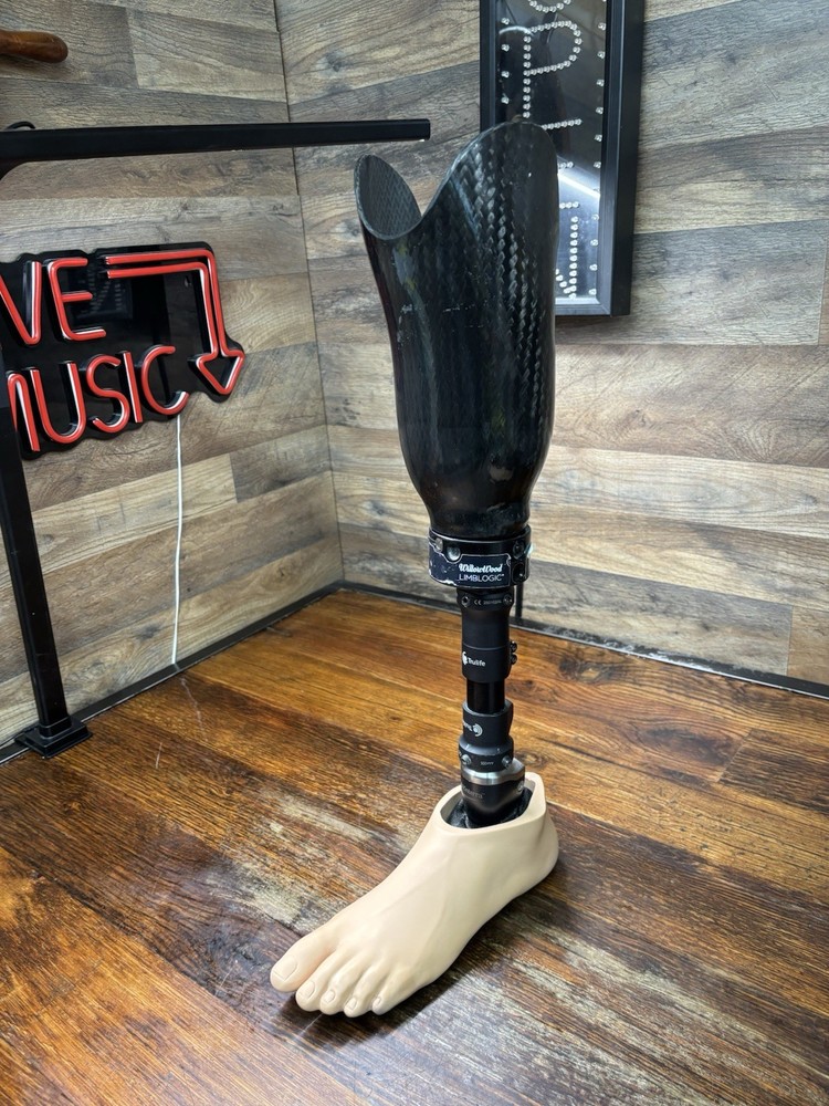 TRULIFE PROSTHETIC LEFT LEG AAA225, Kinterra ankle Foot 27, carbon fiber socket