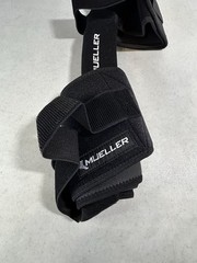 Mueller Pro Level MuellerHinge 2100 Protective Knee Brace One Size Fits Most