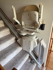 Acorn 130 Stairlift – Straight 13 Steps, W/Tracks, *LOCAL PICKUP*