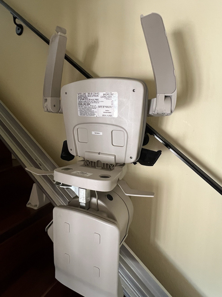 Bruno SRE-3050 Electric Stairlift Foldable Armrest 300 lb Straight Indoor