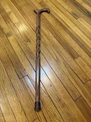 Brazos 34″ Handcrafted „Twisted Oak“ Handcrafted Wood Walking Stick