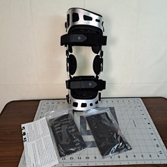 Dr Medical DRMS DUAL OA Reliever Medium Right Knee Brace KB0104-147R-02