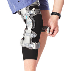 Lightweight Knee Brace with Undersleeve for OA Support & Pain Relief – Large/XL