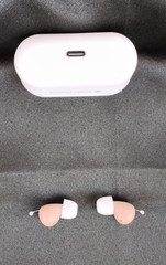 Audien Atom PRO 2 OTC Rechargeable CIC Hearing Aids White w/Charging Case #W5269