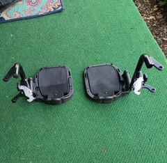 New Rampoly Wheelchair Footrest/Footplate Hanger Assemblies Pair Black & Silver
