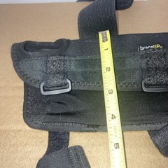 BraceUP Carpal Tunnel Wrist Brace for Men and Women Metal Splint for Left Hand