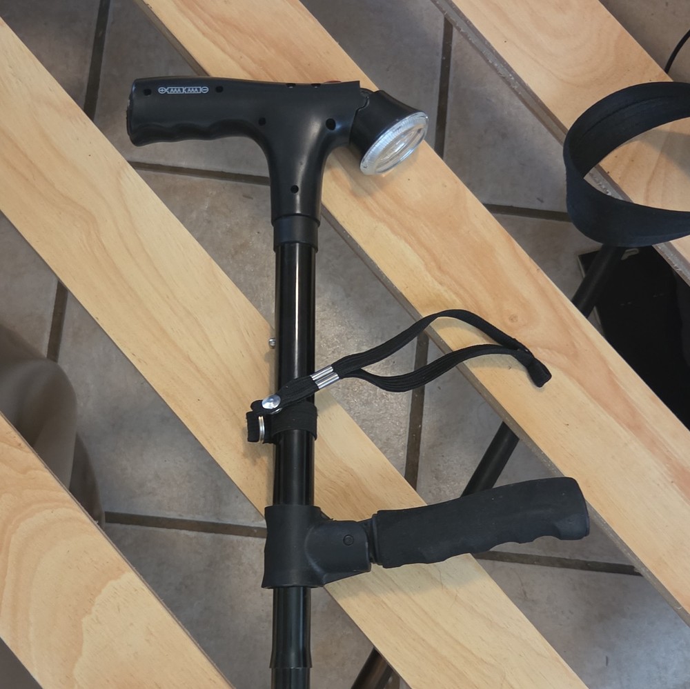 MaxKare Black Forearm Crutches Adjustable Height Ergonomic Handgrip Aluminum