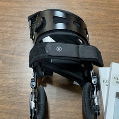 Coretech Dual 845 OA Knee Brace Right Medium SUP2079BLKRM Orthopedic Support