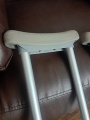 Drive Medical HX5 9JP 2 PCS Medical Crutches, Gray, Ave Adult, 5’2 To 5’10 350lb