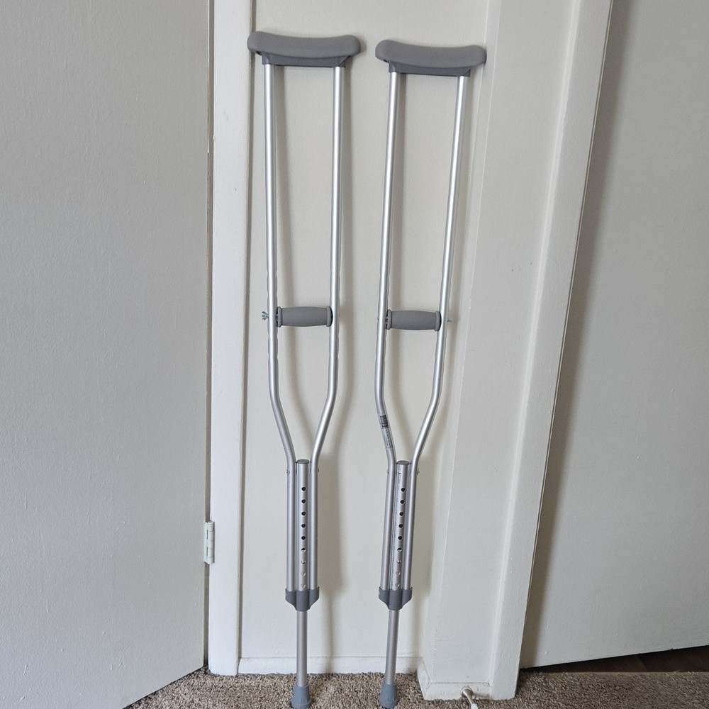 Adjustable Aluminum Underarm Crutches Pair Silver Gray with Handgrip Pad
