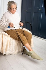 Lightweight Sock Aid Device for Seniors – Prevents Pain and Enhances Mobility