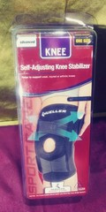 Mueller Self-Adjusting Knee Stabilizer #56427 one-size L/R Antimicrobial