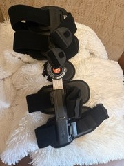 Breg T Scope Premier Post-Op Knee Brace, Hinged ROM Adjustable Universal Fit