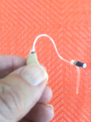 MINI new programmable DIGITAL RIC HEARING AID LEFT 4 programs 12 bands 6 chan