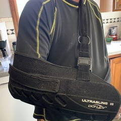 #302 Large Ultra Shoulder/ Arm Sling 111 by Donjoy