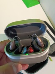 Phonak Rechargeable Bluetooth RIC Hearing Aids Silver w/ Charging Case Kit