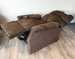 Golden Technologies MaxiComfort Comforter PR-535-PSA Small Lift Chair Recliner