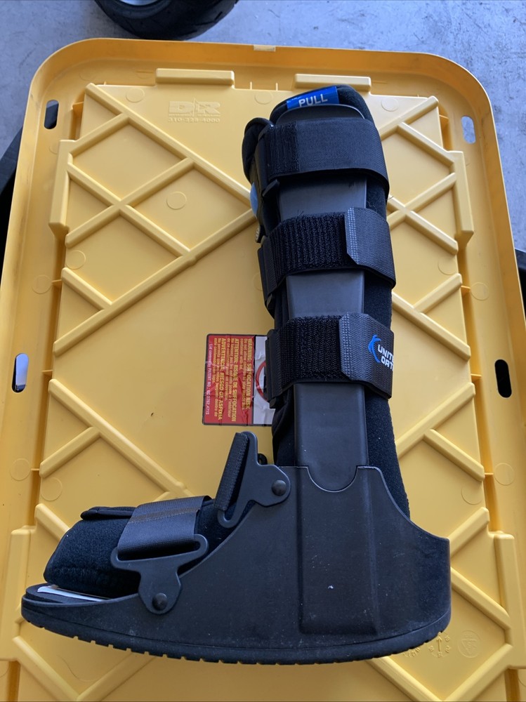 United Ortho Short Air Cam Walker Fracture Boot Fits Left or Right – Medium