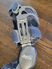 Medi Ortho G527203 Ortho Knee Grey M4S OA Comfort Size Small Right VARUS