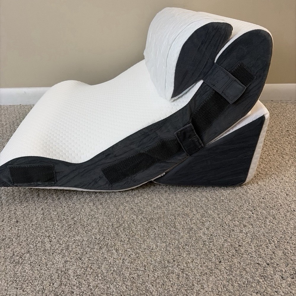 Ahpmeoa Adjustable Memory Foam Bed Wedge Pillow Set, White/Black