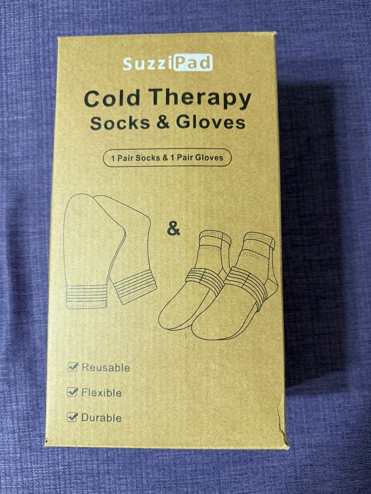 SuzziPad Cold Therapy Socks and Gloves for Chemotherapy Small Pink