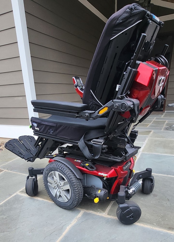 Quantum Q6 Edge 2.0 Power Wheelchair FOR SALE barely used (4:22 Hours/ODO 4 mi)