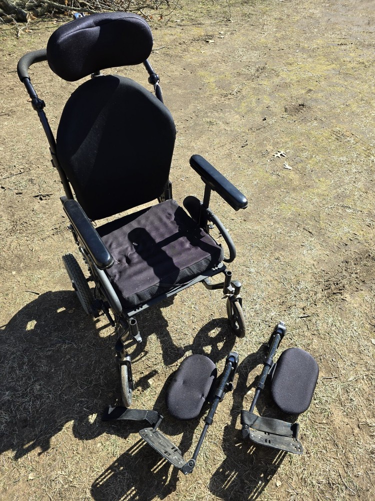 Quickie IRIS Tilt-in-Space Manual Wheelchair 250 lbs – 17″ X 19″
