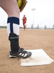 Aircast AirSport Ankle Support Brace, Right Foot, Medium Medium (Pack of 1)