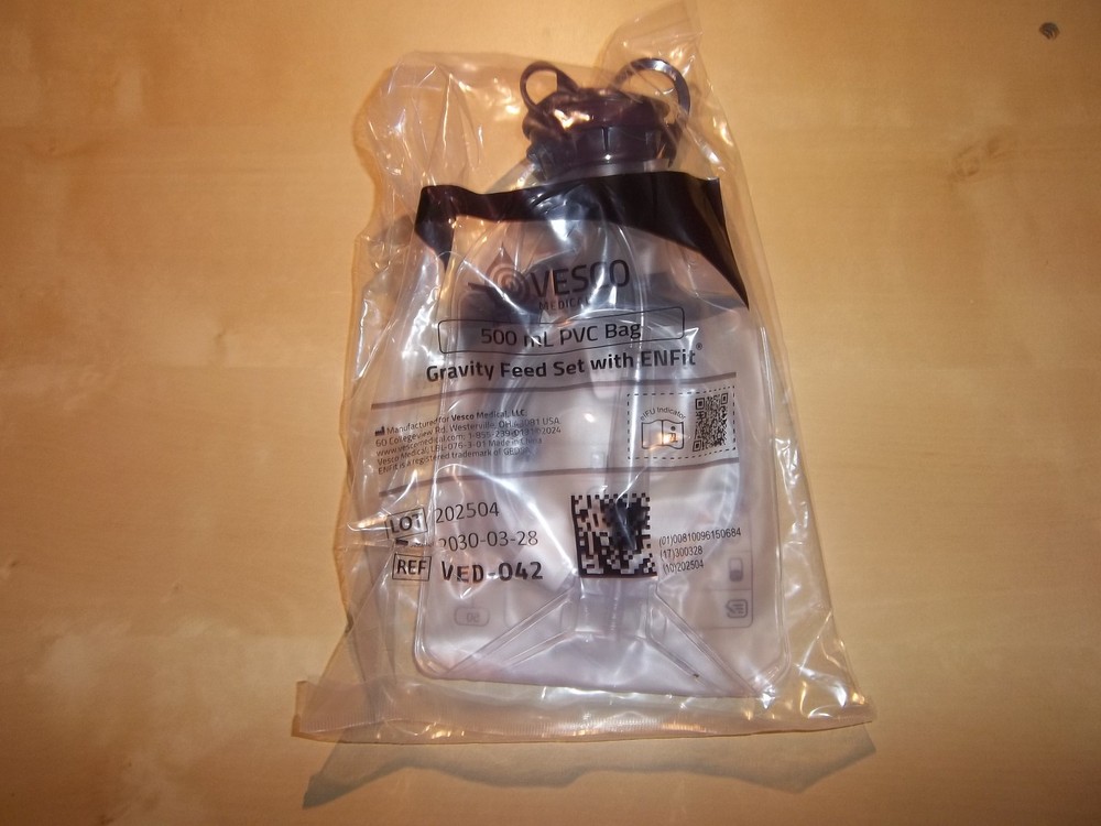 Vesco 500 ml PVC Bag, Gravity Feed Set with ENFit, VED-046. Lot of 25 – NEW