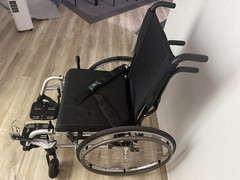Quickie 2 Manual Wheelchair 4-Wheel Black/Silver w/ Seat Belt MPN MK-100403-FP
