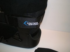 United Ortho Short Air Cam Walker Fracture Boot, Fits Left or Right Medium Black
