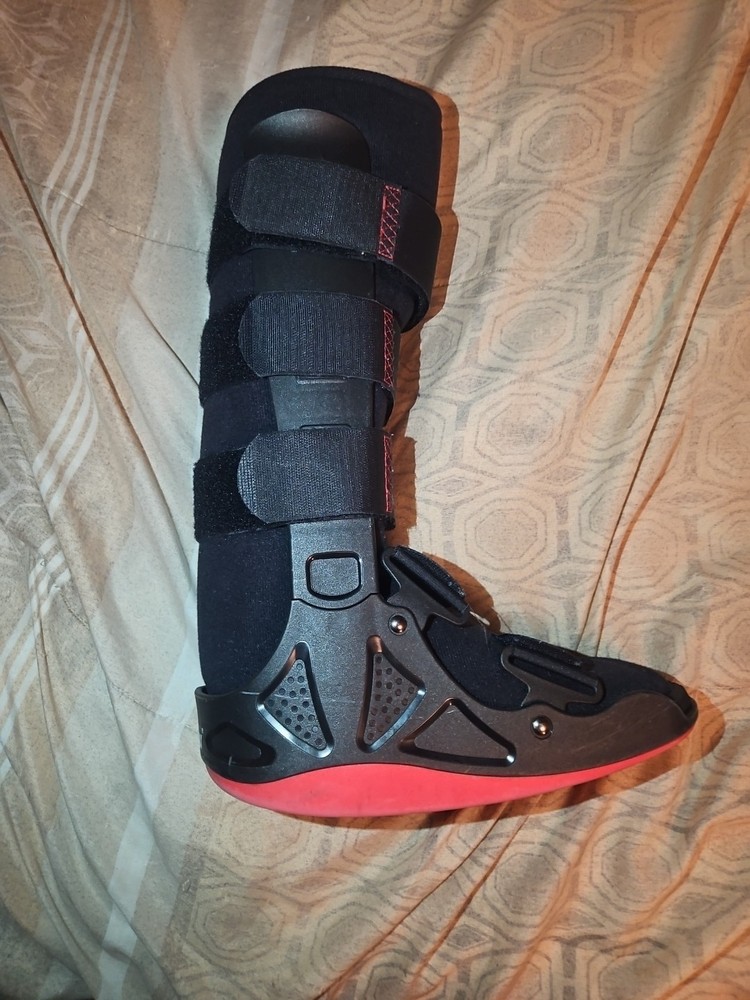 Xcel Trax Orthopedic Walking Boot Size Medium **USED**