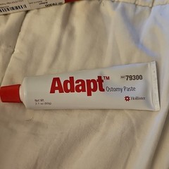 Hollister Adapt 79300 Stoma Paste MPN 79300 2.1 Oz 60g White Red