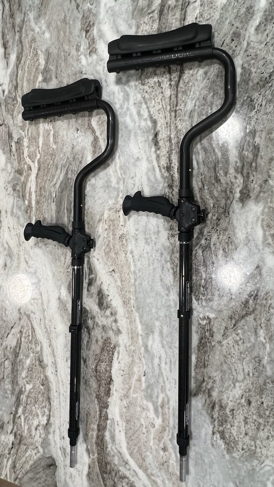 Ergonomic Underarm Crutches, Black Cobra Ergobaum Dual (5′ to 6’6“) EUC *READ*