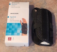 McKesson Single-Pull Lace Closure/Hook and Loop Strap Wrist Brace Right Hand