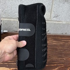 Breg Universal Wrist Brace 10in Right RT Adjustable Lace-Up Black Universal