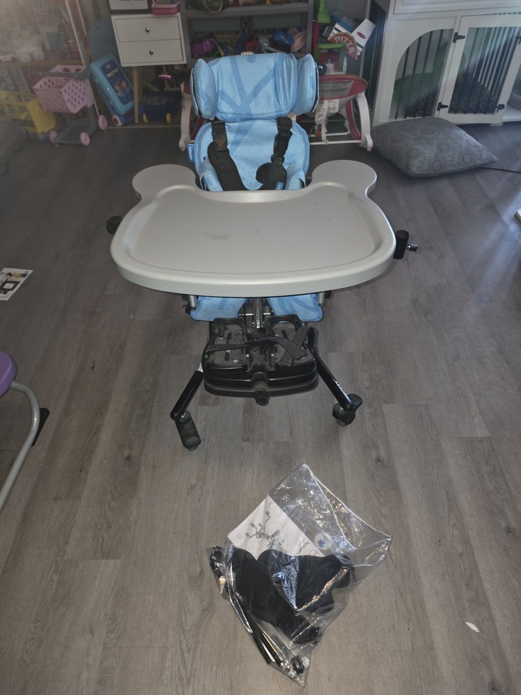 Leckey Size 1 Advanced Pediatric Positioning Chair with Tray