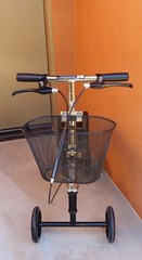Medline Adult knee walker 4 wheels, 350 lbs weight capacity Excellent Condition