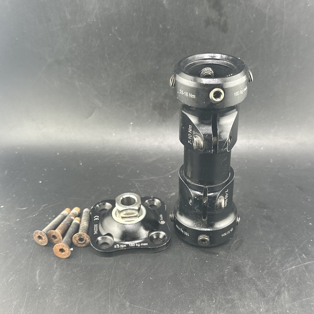 Trulife Prosthetic Components Pylon Tube Clamps. Black 30mm Parts.