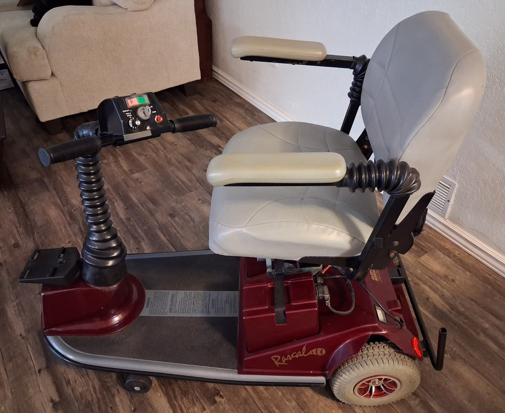 Rascal 245 Inside/outside Mobility Scooter,Swivel Seat, Brand New Batteries 0hrs