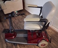 Rascal 245 Inside/outside Mobility Scooter,Swivel Seat, Brand New Batteries 0hrs