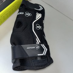 DonJoy Performance Bionic Drytex Knee Sleeve Size S (Left/Right) Color Black