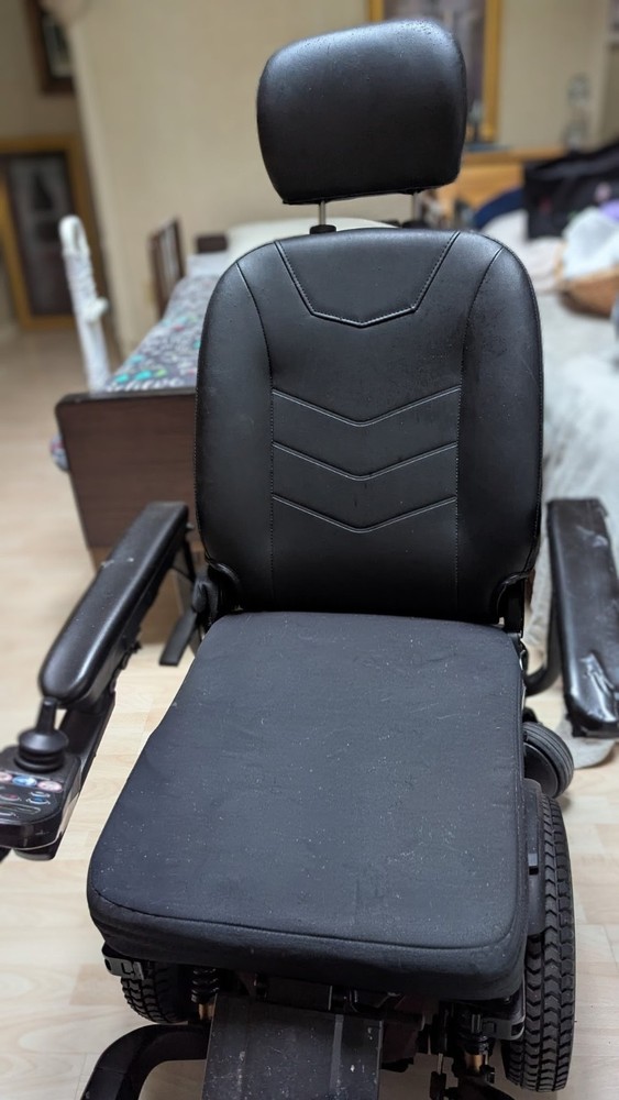 2023 Quantum Stretto Joystick Power Wheelchair – 16″