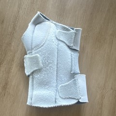 White Adjustable Left Wrist Brace w/ Hook-and-Loop Strap for Carpal Tunnel
