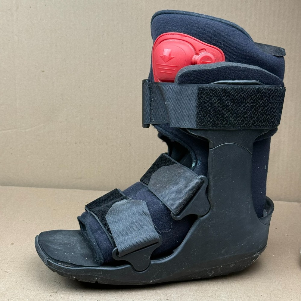 DJO Global Unisex Adult Medium XcelTrax Walking Boot Medical Fracture Air Cast