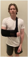 Therapist’s Choice® Deluxe Arm Sling with Thumb Loop, Universal Size