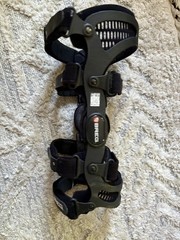 Breg Fusion XT Knee Brace XL Right Athletic Brace