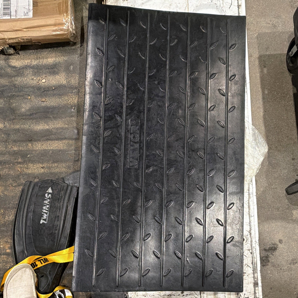 Anti-Slip Threshold Ramp, Black Rubber Access Ramp Ribbed Surface